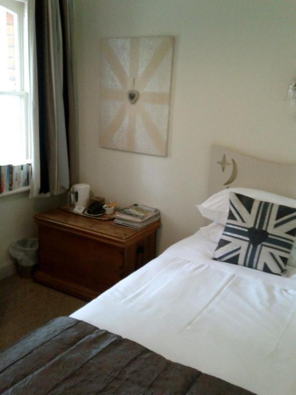 Cornerstones Guest House Sale Room photo